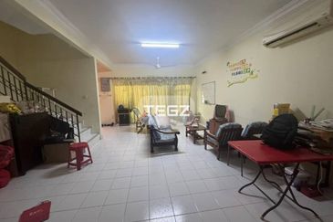 Bukit Tinggi 2 Klang 2 Storey House 22x75 partially Furnished