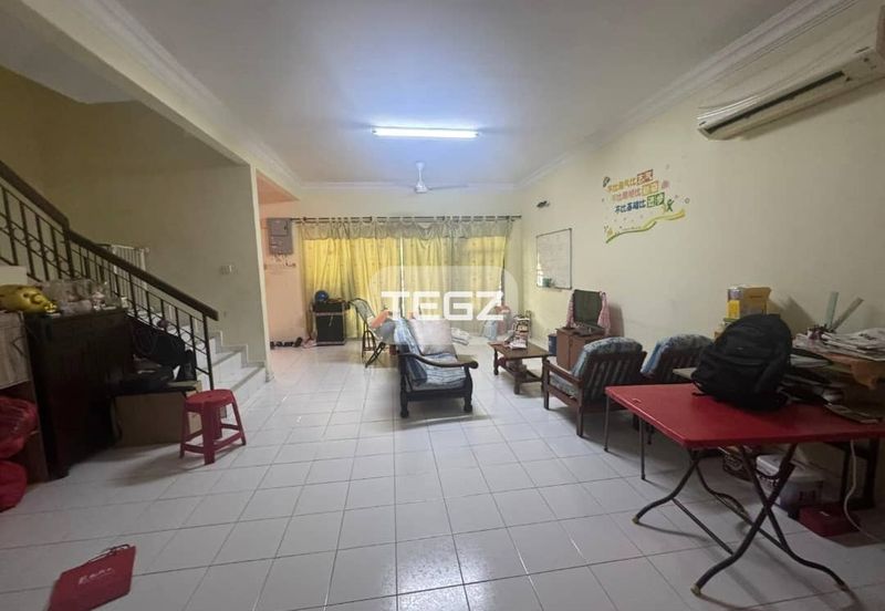 Bukit Tinggi 2 Klang 2 Storey House 22x75 partially Furnished