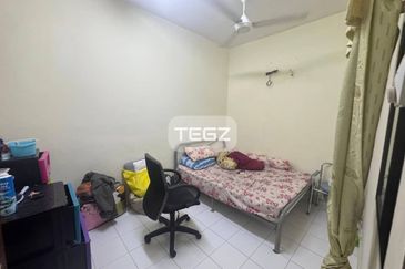 Bukit Tinggi 2 Klang 2 Storey House 22x75 partially Furnished