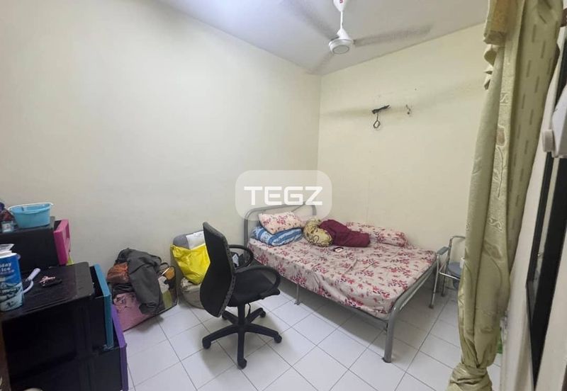 Bukit Tinggi 2 Klang 2 Storey House 22x75 partially Furnished