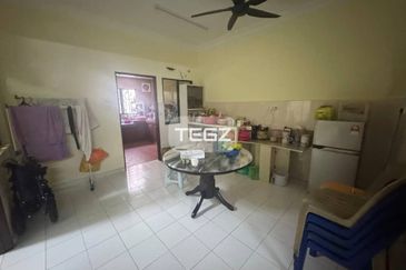 Bukit Tinggi 2 Klang 2 Storey House 22x75 partially Furnished