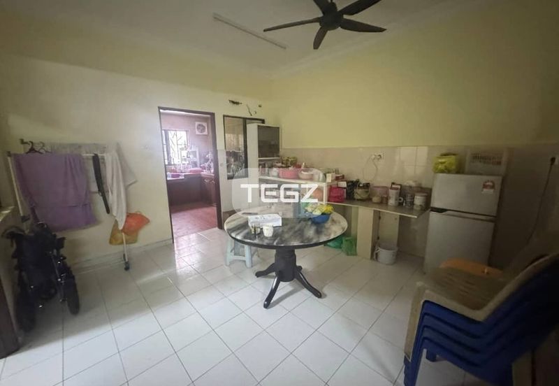 Bukit Tinggi 2 Klang 2 Storey House 22x75 partially Furnished