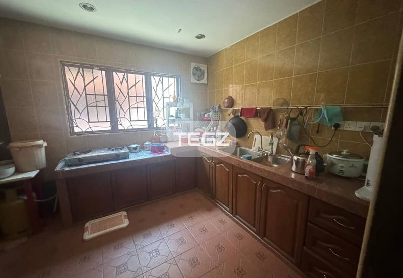 Bukit Tinggi 2 Klang 2 Storey House 22x75 partially Furnished