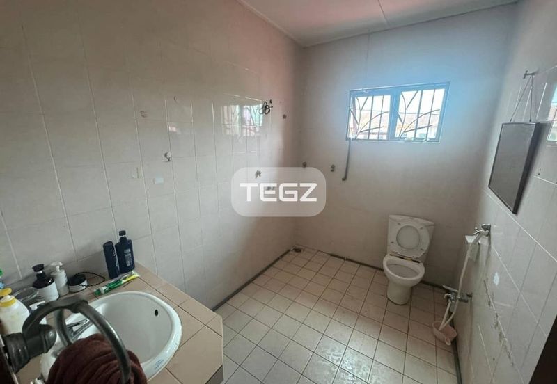 Bukit Tinggi 2 Klang 2 Storey House 22x75 partially Furnished