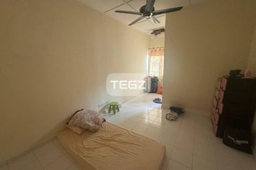 Bukit Tinggi 2 Klang 2 Storey House 22x75 partially Furnished
