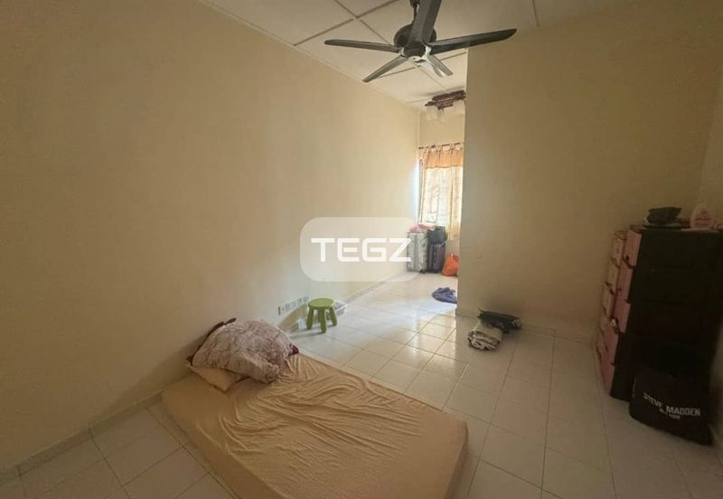 Bukit Tinggi 2 Klang 2 Storey House 22x75 partially Furnished