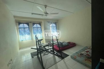 Bukit Tinggi 2 Klang 2 Storey House 22x75 partially Furnished