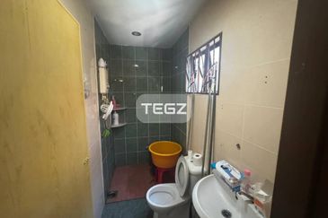 Bukit Tinggi 2 Klang 2 Storey House 22x75 partially Furnished