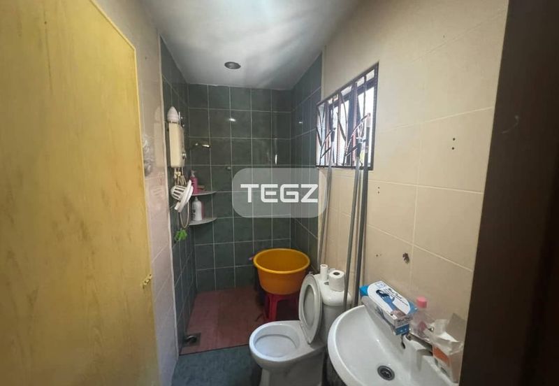Bukit Tinggi 2 Klang 2 Storey House 22x75 partially Furnished