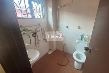 Bukit Tinggi 2 Klang 2 Storey House 22x75 partially Furnished