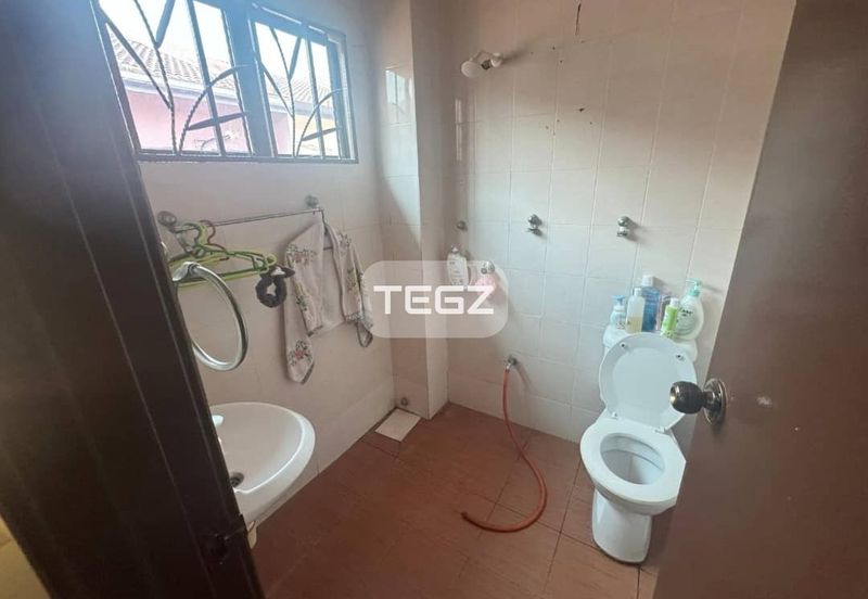 Bukit Tinggi 2 Klang 2 Storey House 22x75 partially Furnished