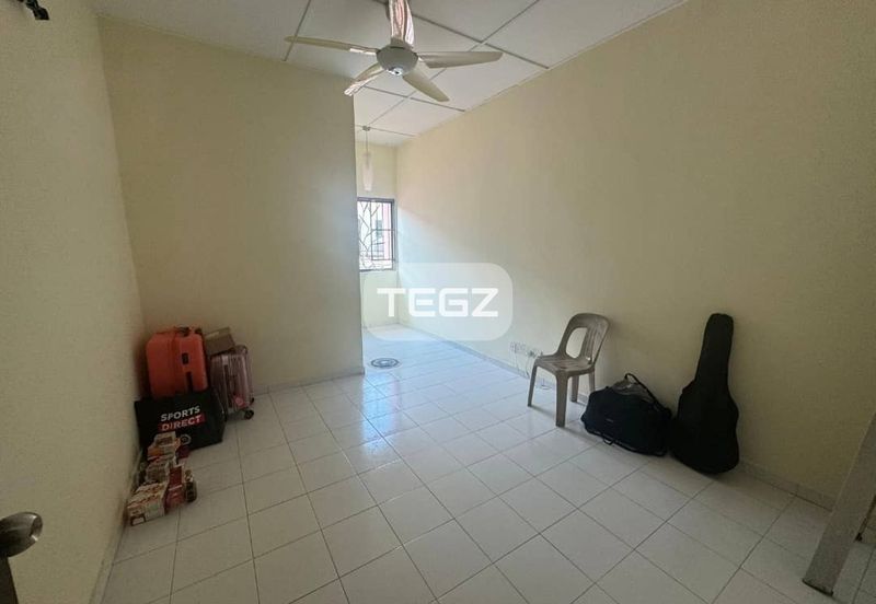 Bukit Tinggi 2 Klang 2 Storey House 22x75 partially Furnished