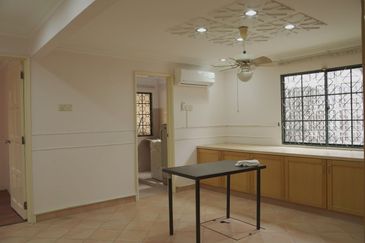 C H E A P 2 Storey Bungalow House @ Bangsar