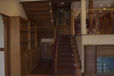 C H E A P 2 Storey Bungalow House @ Bangsar