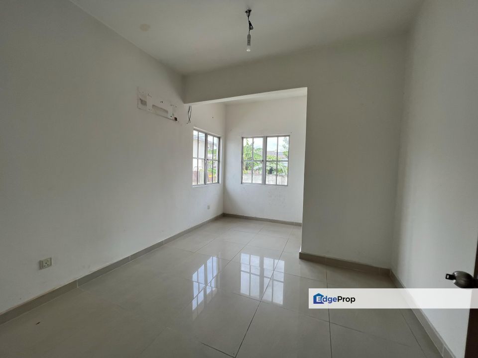 C H E A P 3 sty C O R N E R house  @ Taman Minang Ria  , Selangor, Batu 9th Cheras