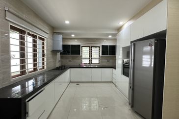 C H E A P 2 Storey C O R N E R Bungalow House renovated