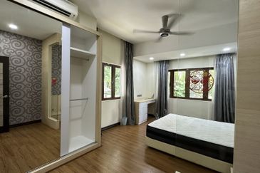 C H E A P 2 Storey C O R N E R Bungalow House renovated