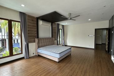 C H E A P 2 Storey C O R N E R Bungalow House renovated