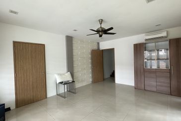 C H E A P 2 Storey C O R N E R Bungalow House renovated
