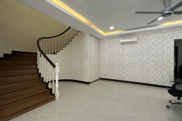 C H E A P 2 Storey C O R N E R Bungalow House renovated