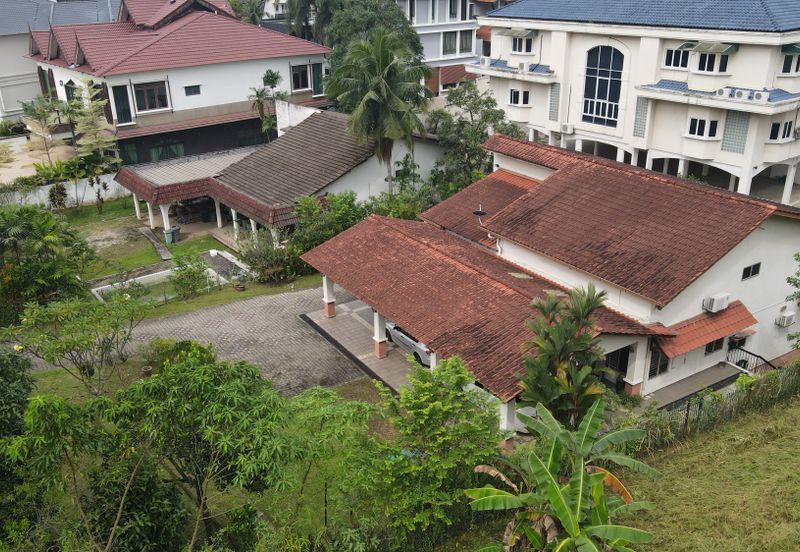C H E A P 2 Storey Bungalow House @ Bangsar with guarded