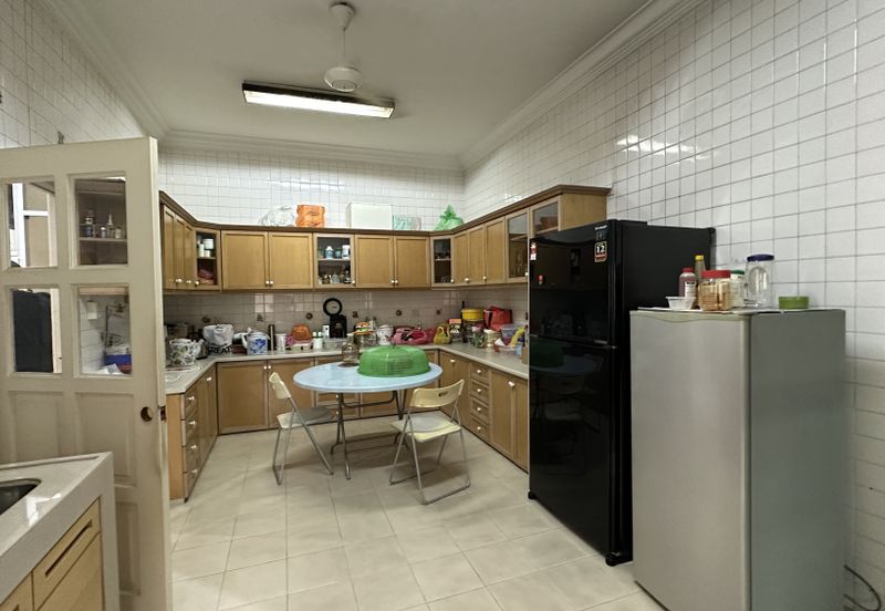 C H E A P 2 Storey Bungalow House @ Bangsar with guarded