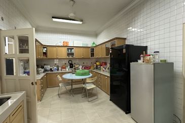 C H E A P 2 Storey Bungalow House @ Bangsar with guarded