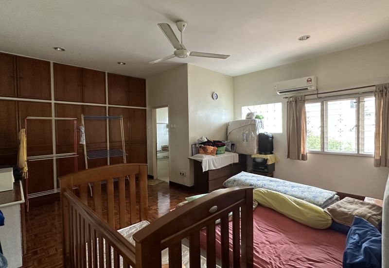 C H E A P 2 Storey Bungalow House @ Bangsar with guarded