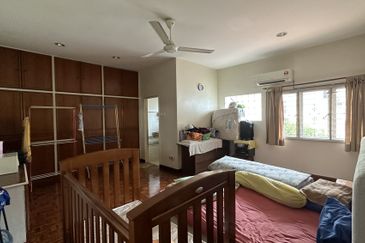 C H E A P 2 Storey Bungalow House @ Bangsar with guarded