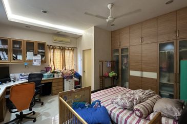 C H E A P 2 Storey Bungalow House @ Bangsar with guarded