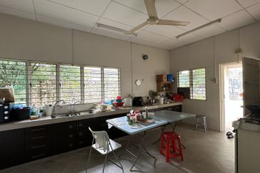 C H E A P 2 Storey Bungalow House @ Bangsar with guarded