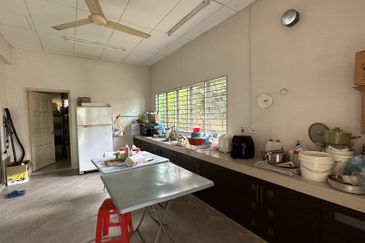 C H E A P 2 Storey Bungalow House @ Bangsar with guarded