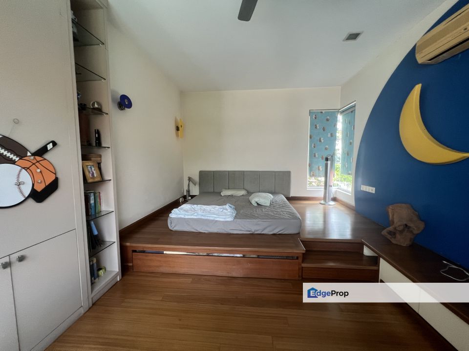 C H E A P 2 Storey Bungalow with swimming pool@ Gita Bayu , Selangor, Seri Kembangan