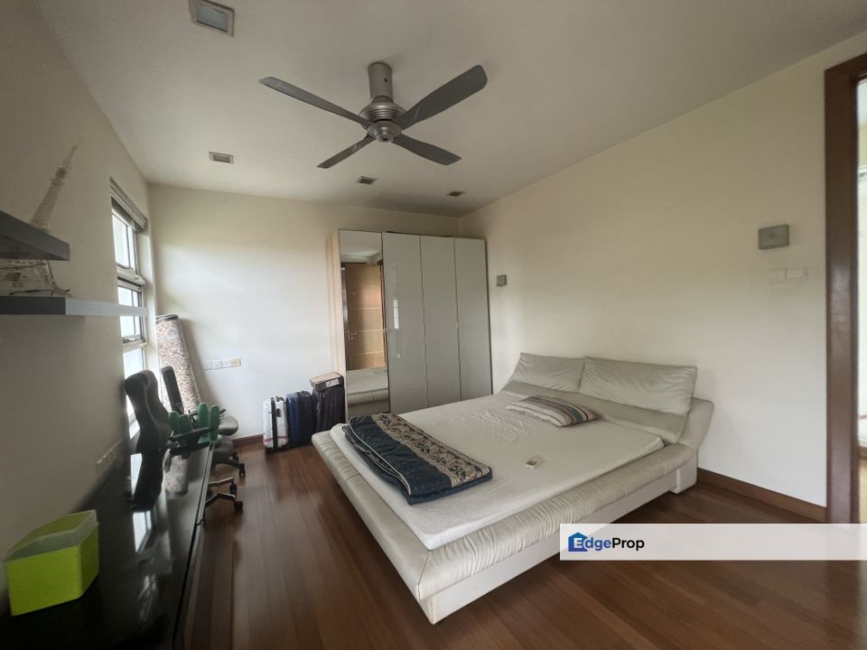 C H E A P 2 Storey Bungalow with swimming pool@ Gita Bayu , Selangor, Seri Kembangan