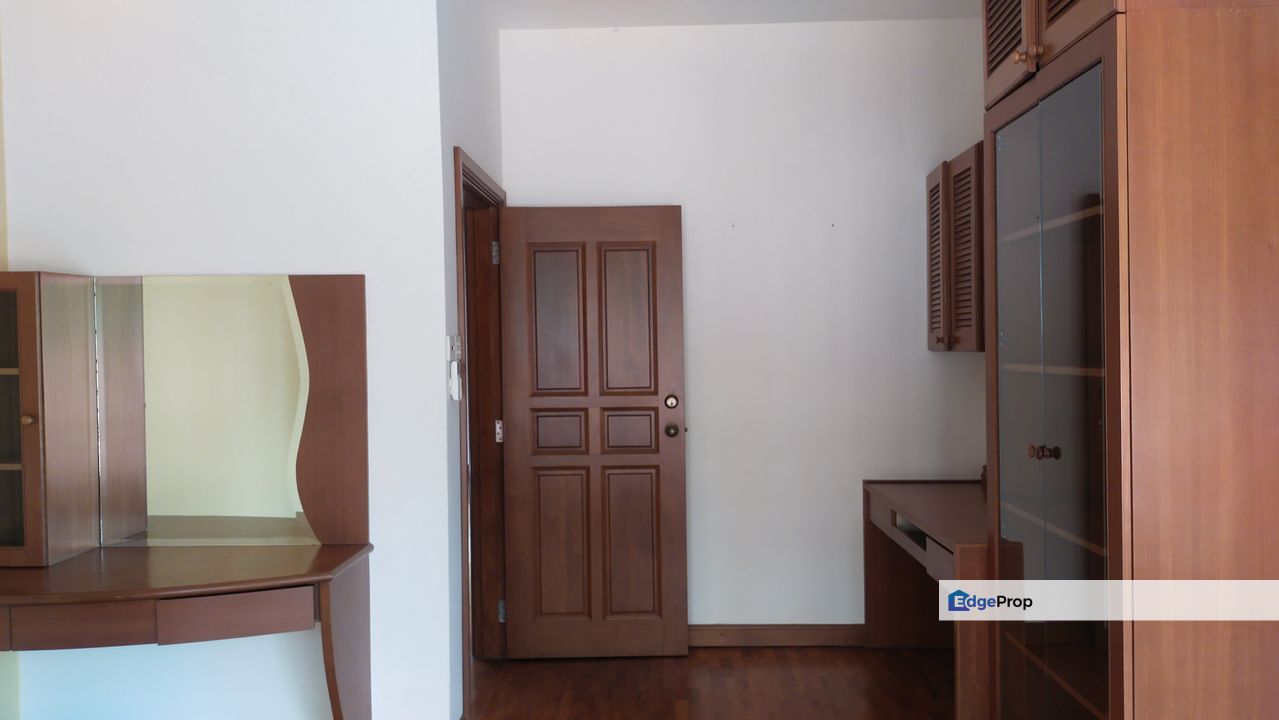 C H E A P 2 Storey Bungalow with swimming pool @ Gita Bayu , Selangor, Seri Kembangan