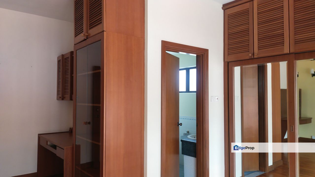 C H E A P 2 Storey Bungalow with swimming pool @ Gita Bayu , Selangor, Seri Kembangan