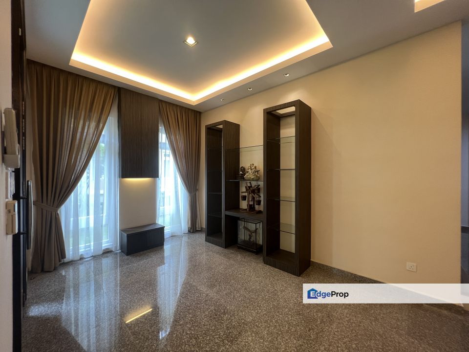 C H E A P 2 Storey Bunglow Gita Bayu with Pool@Seri Kembangan , Selangor, Seri Kembangan