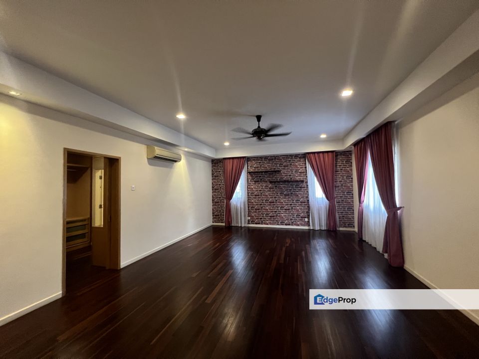 C H E A P 2 Storey Bungalow with swimming pool@ Gita Bayu , Selangor, Seri Kembangan