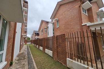  C H E A P 2 storey corner Bungalow @ Sg Long, Cheras