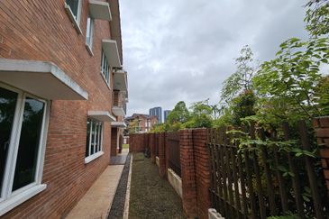  C H E A P 2 storey corner Bungalow @ Sg Long, Cheras