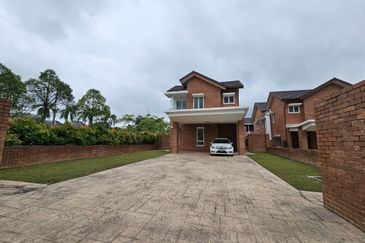  C H E A P 2 storey corner Bungalow @ Sg Long, Cheras