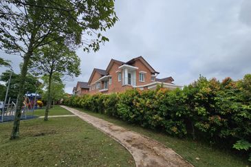  C H E A P 2 storey corner Bungalow @ Sg Long, Cheras