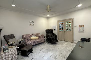 C H E A P 2 Storey Bungalow House bungalow @ Bangsar with well kept condition