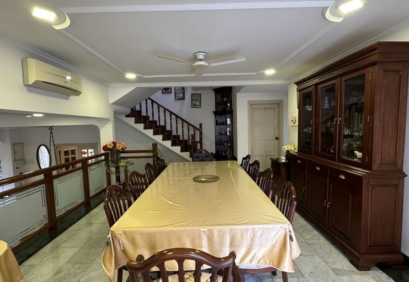 C H E A P 2 Storey Bungalow House bungalow @ Bangsar with well kept condition