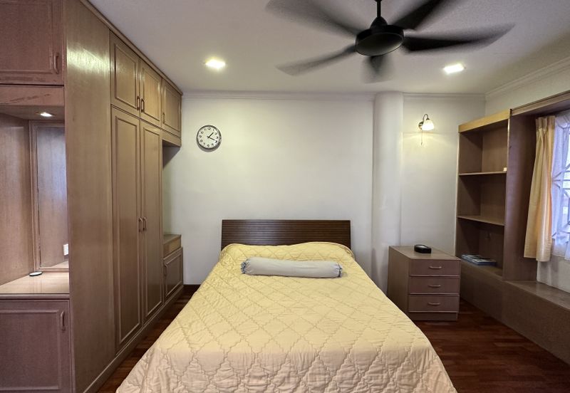 C H E A P 2 Storey Bungalow House bungalow @ Bangsar with well kept condition