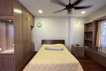 C H E A P 2 Storey Bungalow House bungalow @ Bangsar with well kept condition