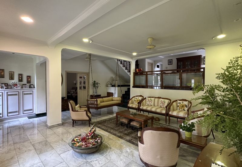 C H E A P 2 Storey Bungalow House bungalow @ Bangsar with well kept condition