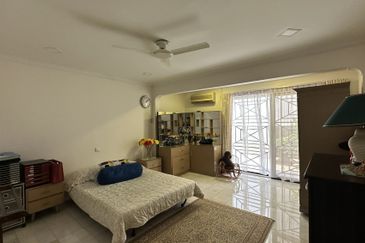 C H E A P 2 Storey Bungalow House bungalow @ Bangsar with well kept condition
