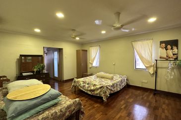 C H E A P 2 Storey Bungalow House bungalow @ Bangsar with well kept condition