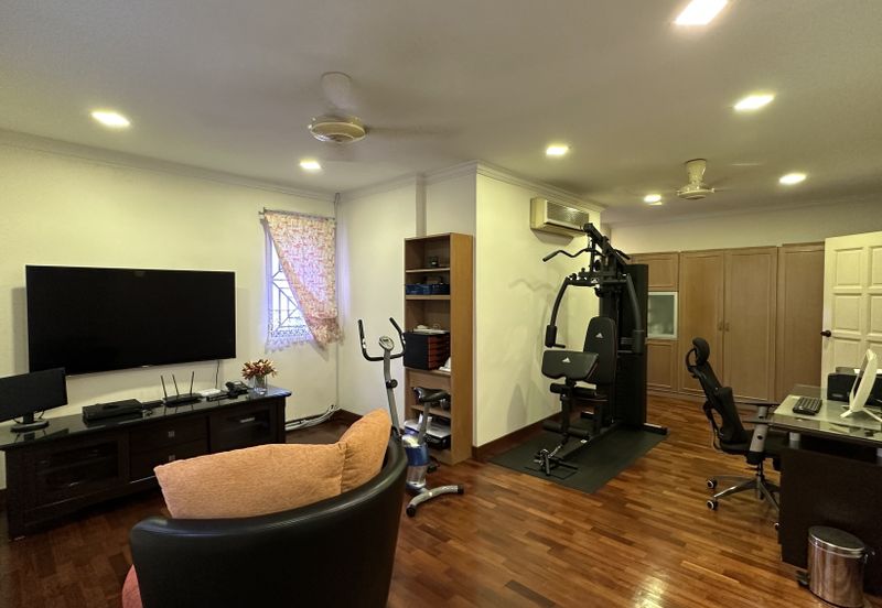 C H E A P 2 Storey Bungalow House bungalow @ Bangsar with well kept condition